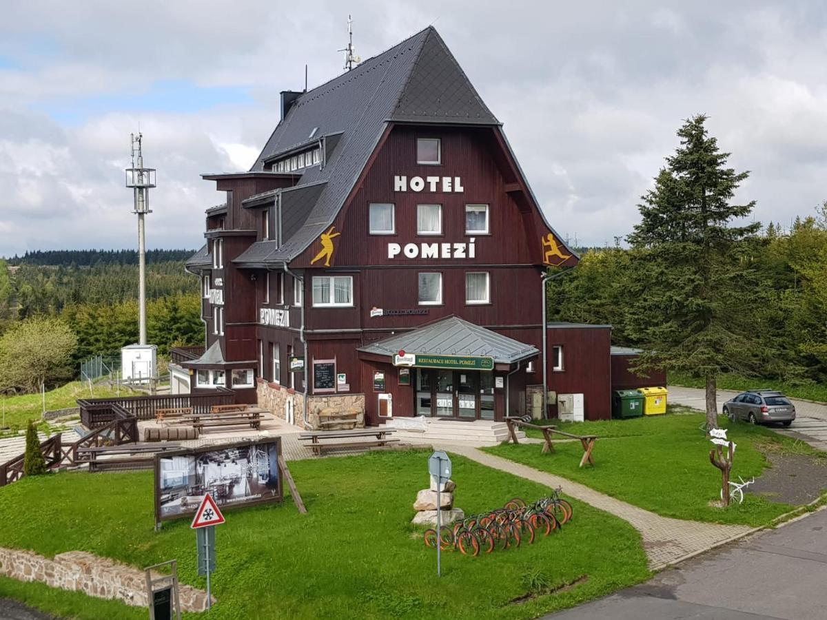 Hotel A Restaurace Pomezi Cínovec المظهر الخارجي الصورة