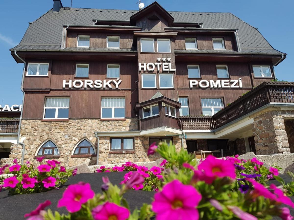 Hotel A Restaurace Pomezi Cínovec المظهر الخارجي الصورة