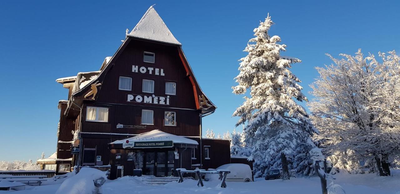 Hotel A Restaurace Pomezi Cínovec المظهر الخارجي الصورة