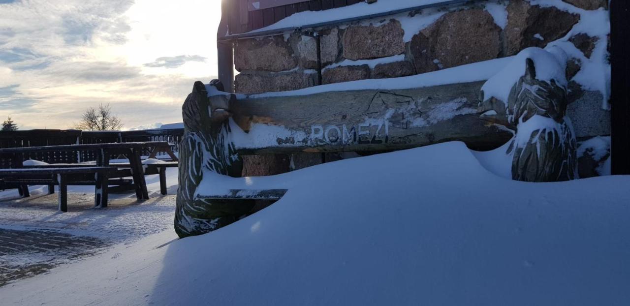 Hotel A Restaurace Pomezi Cínovec المظهر الخارجي الصورة