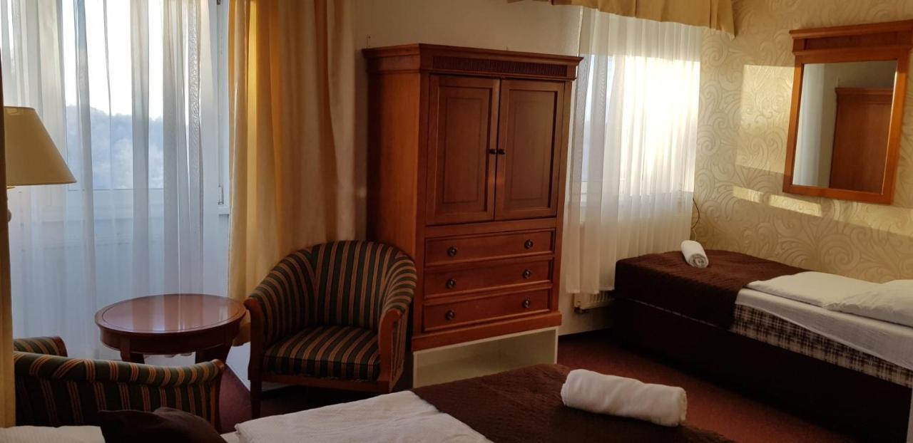 Hotel A Restaurace Pomezi Cínovec المظهر الخارجي الصورة