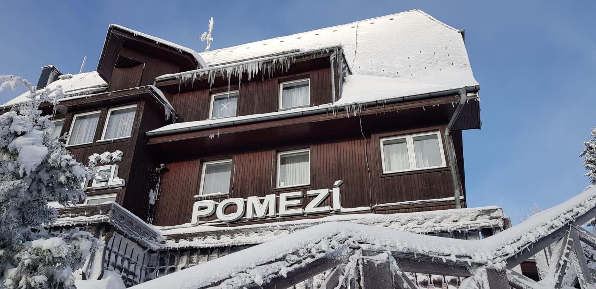 Hotel A Restaurace Pomezi Cínovec المظهر الخارجي الصورة