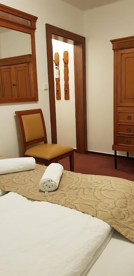 Hotel A Restaurace Pomezi Cínovec المظهر الخارجي الصورة